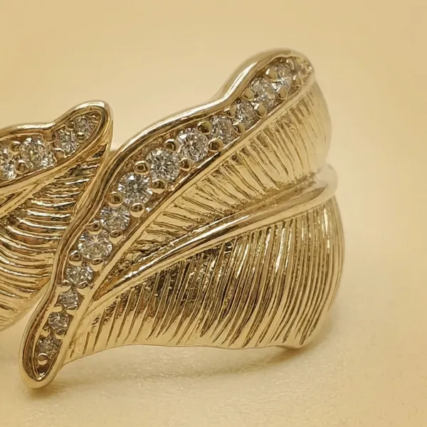 Gold_Feather_Anti_Tarnish_Finger_Ring_For_Women