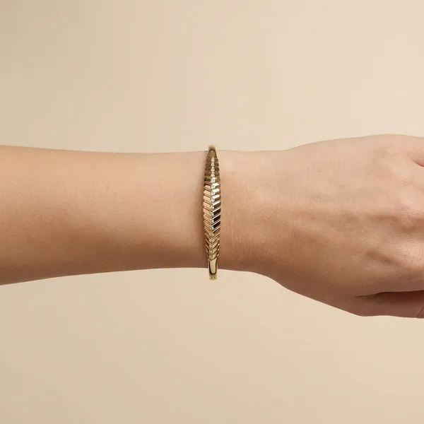 Gold_Elegant_Plated_Sleek_Stone_Studded_Anti_Tarnish_Ring_Bracelet_For_Women