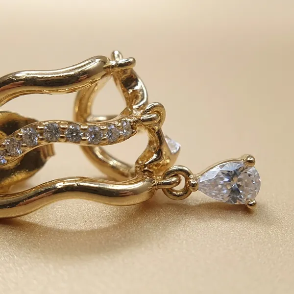 Gold_Plated_Wave_Design_Crystal_Drop_Ears_Anti_Tarnish_Earring_For_Women