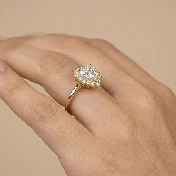 Gold_Heart_Halo_Statement_Anti_Tarnish_Finger_Ring_For_Women