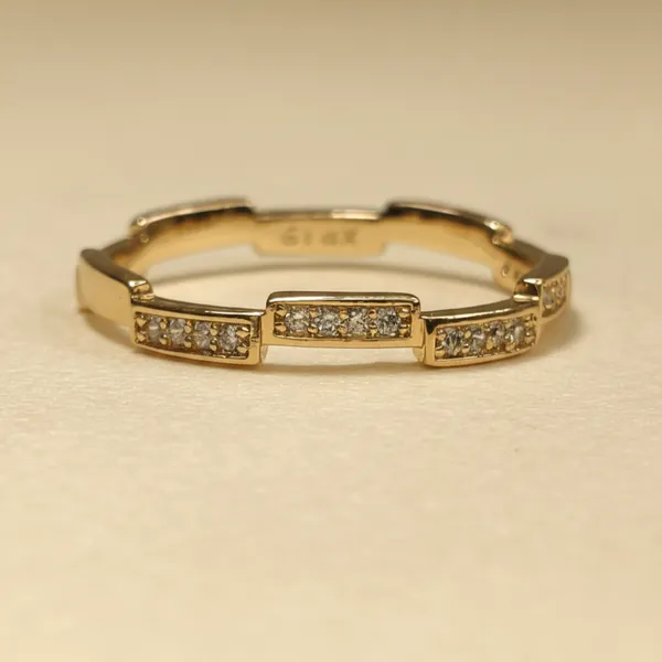 Gold_Rectangular_Link_Sparkle_Anti_Tarnish_Finger_Ring_For_Women