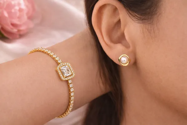 Gold_Plated_Premium_Stainless_Steel_Earring_&_Chain_Bracelet_For_Women_(Pack_Of_2)