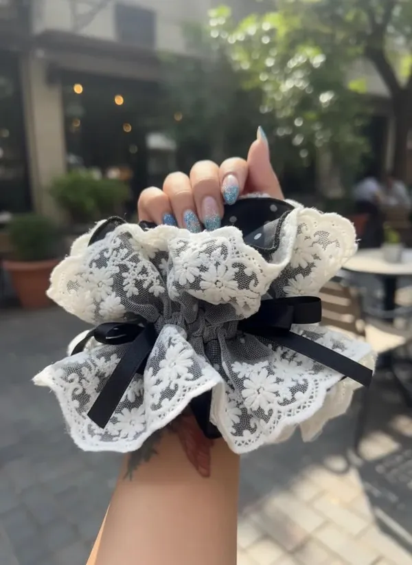 Floral_Ribbon_Lace_Scrunchie