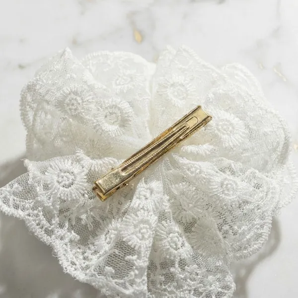 White_Lace_And_Pearl_Flower_Lace_Pearl_Hair_Pin