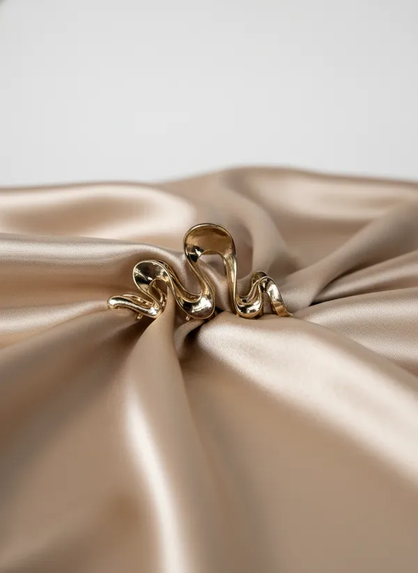 Pack_Of_2_Gold_Alloy_Metallic_Wave_Claw_Clip