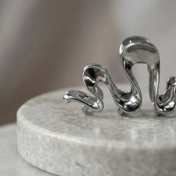 Pack_Of_2_Silver_Alloy_Metallic_Wave_Claw_Clip
