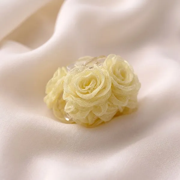 Yellow_Mesh_Mesh_Rose_Claw_Clip