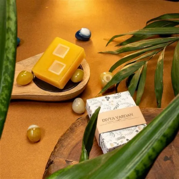 Premium_Herbal_Bath_Soap_Combo_–_Eucamint_Loofah,_Honey_Grass_&_Magritte_Soaps_for_Unisex_(300g_Pack_of_4)
