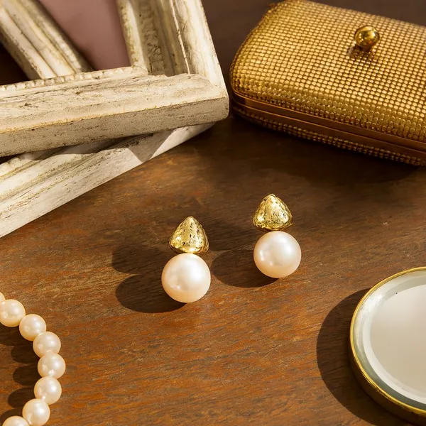 White_&_Golden_Alloy_Trending_Earring_For_Women
