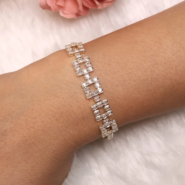 Golden_&_White_Alloy_Trending_Bracelet_For_Women