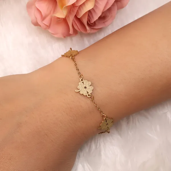 Golden_Alloy_Trending_Bracelet_For_Women