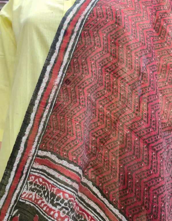 Black_And_Red_Silk_Dupatta_For_Women