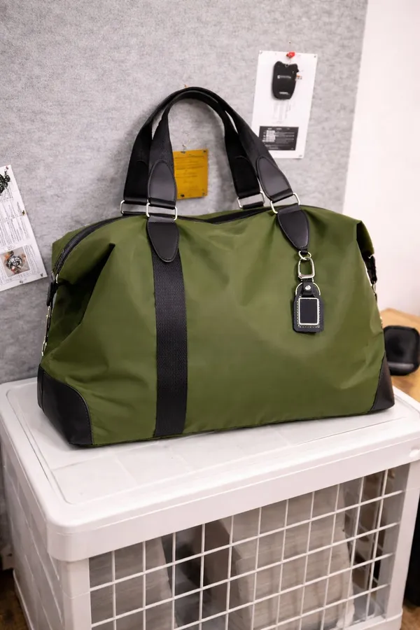 Stride_Lite_Expandable_Travel_Duffel_Bag_for_Men_&_Women_–_Oxford_Nylon_Water-Resistant_Weekender_Bag_with_Trolley_Sleeve,_4-Inch_Expandable_Capacity,_Waterproof_Lining,_Large_22-Inch_Overnight_Gym_&_Cabin_Luggage_Bag