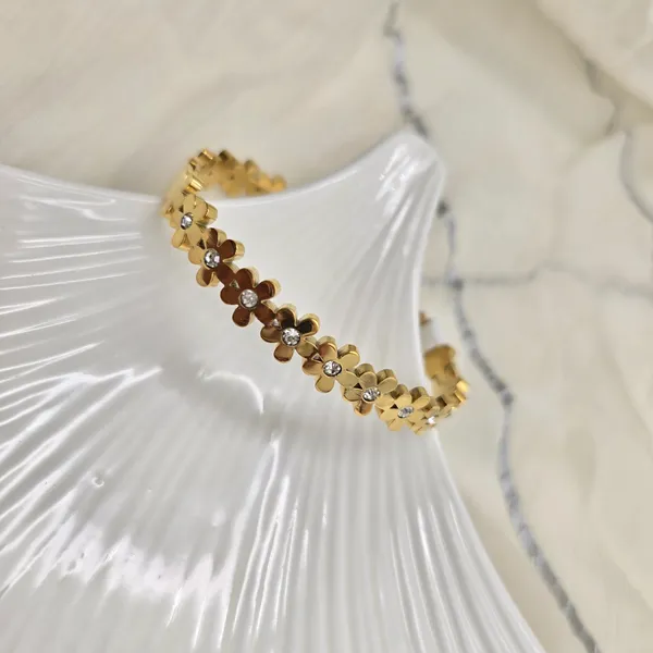 Floral_Studded_Bracelet