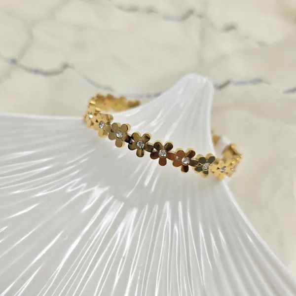 Floral_Studded_Bracelet