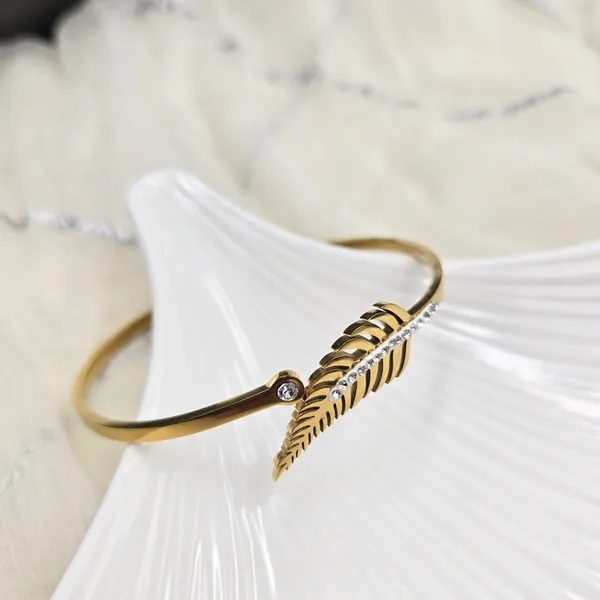 Leaf_Studded_Bracelet