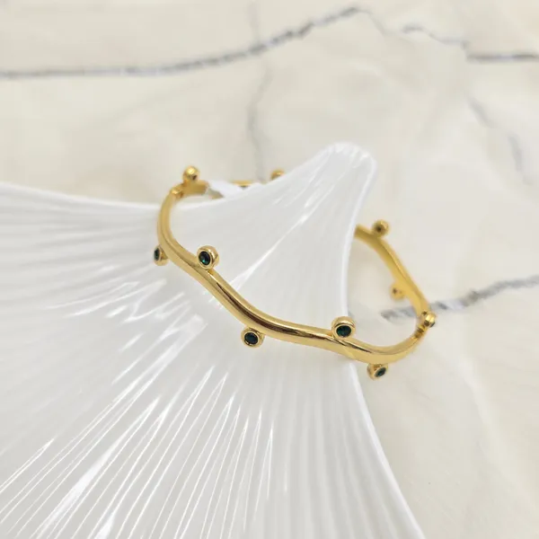 Emerald_Studded_Bracelet