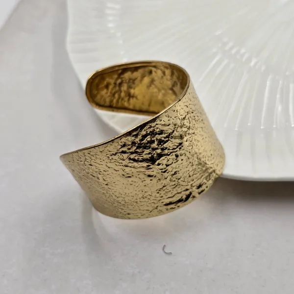 Curvy_Brass_Bracelet_Adjustable_(Anti_Tarnish)