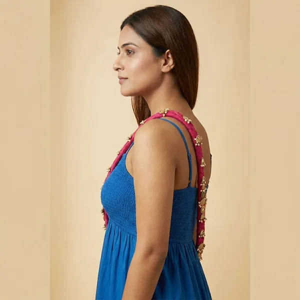 Pink_Thread_Phone_Chain_For_Women