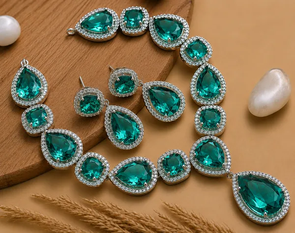 Emerald_Green_Crystal_Teardrop_Brass_Necklace_Set_For_Women