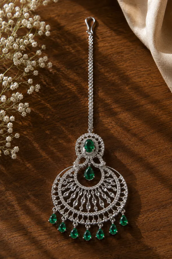 Green_Brass_Silver_Tone_Stone_Maang_Tikka_For_Women