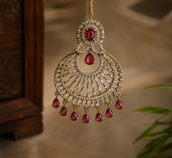 Gold_Tone_Red_Stone_Studded_Chandelier_Maang_Tikka_For_Women