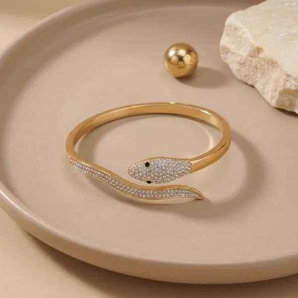 Golden_Classic_Snake_Bracelet_For_Women