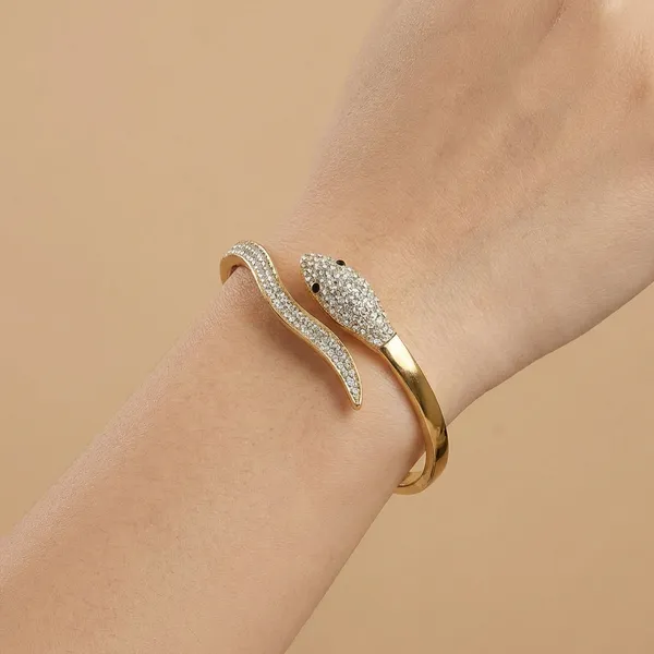 Golden_Classic_Snake_Bracelet_For_Women
