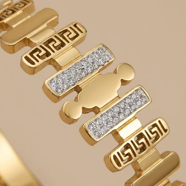 Golden_Regal_Spark_Bracelet_For_Women