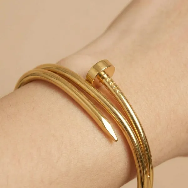 Golden_Golden_Curve_Nail_Bracelet_For_Women