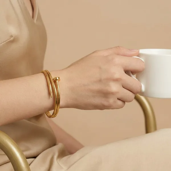 Golden_Golden_Curve_Nail_Bracelet_For_Women