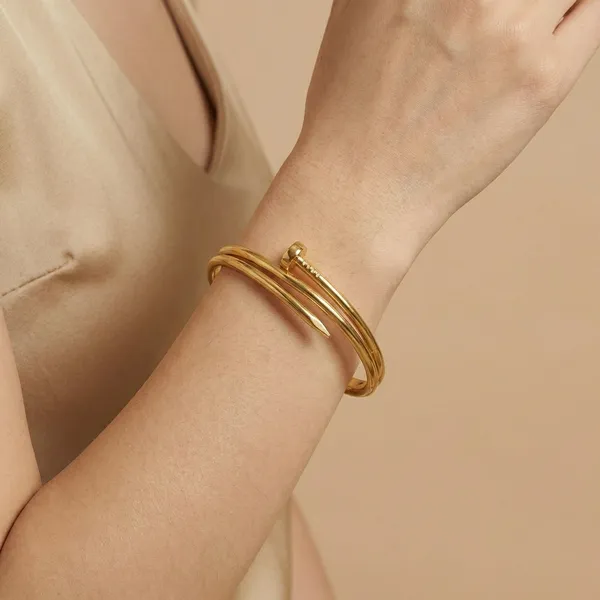 Golden_Golden_Curve_Nail_Bracelet_For_Women