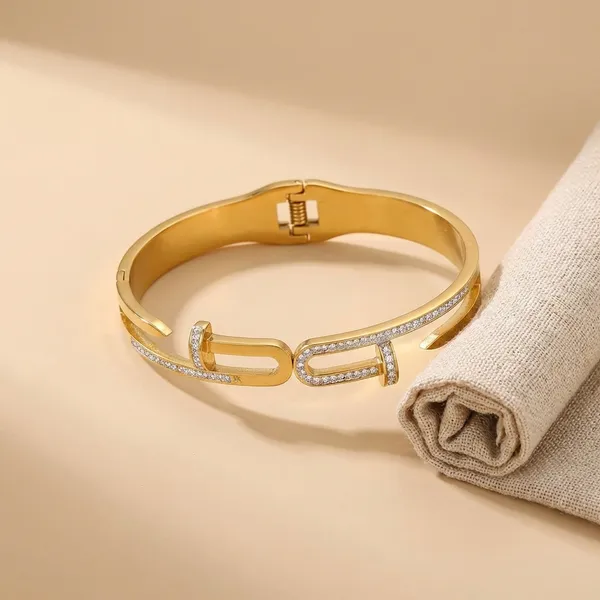 Golden_Infinity_Link_Bracelet_For_Women
