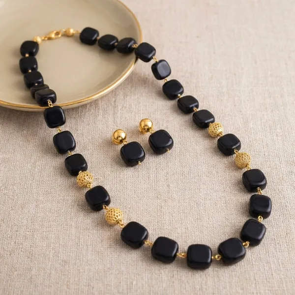 Golden_Onyx_Agate_&_Ad_Ball_Necklace_Set_For_Women