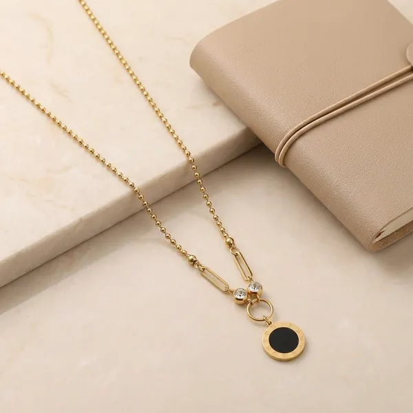 Golden_Roma_Luxe_Pendant_Chain_For_Women