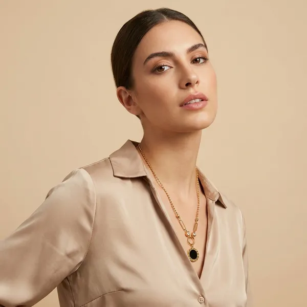 Golden_Roma_Luxe_Pendant_Chain_For_Women