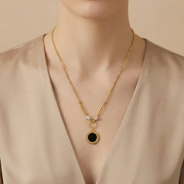 Golden_Roma_Luxe_Pendant_Chain_For_Women
