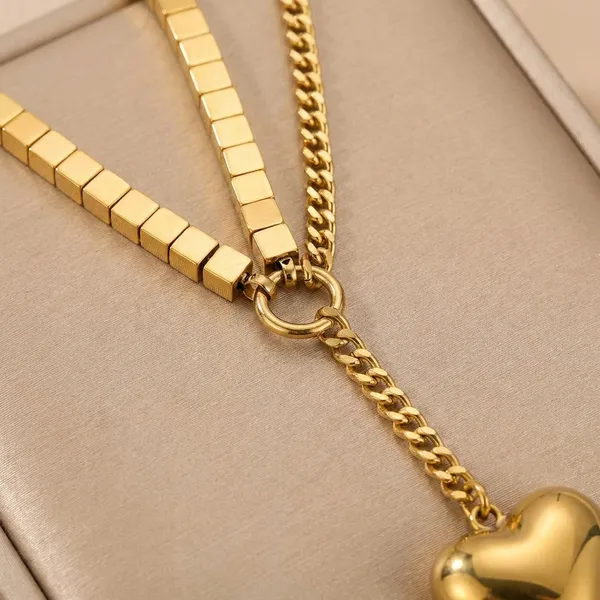 Golden_Golden_Heart_Chain_Pendant_For_Women