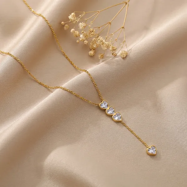 Golden_Dazzling_Diamond_Heart_Chain_Pendant_For_Women