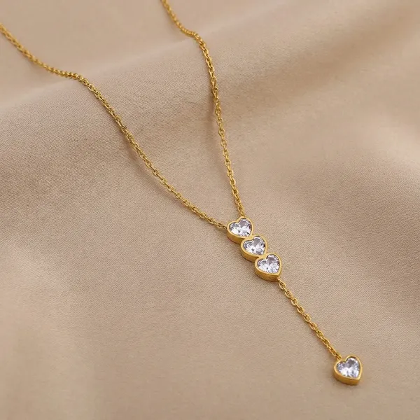 Golden_Dazzling_Diamond_Heart_Chain_Pendant_For_Women