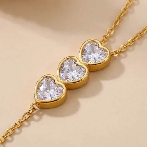 Golden_Dazzling_Diamond_Heart_Chain_Pendant_For_Women