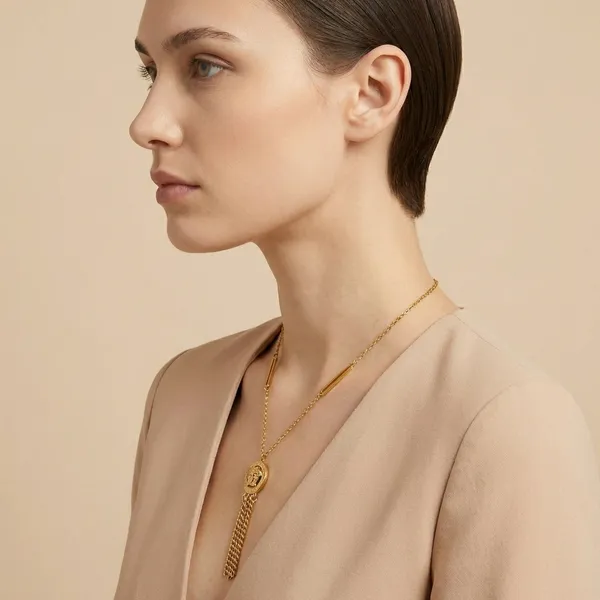 Golden_Medusa_Chain_Pendant_For_Women