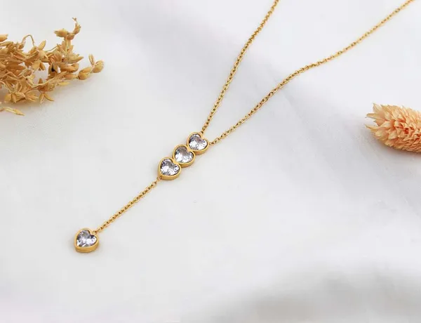 Golden_Dazzling_Diamond_Heart_Chain_Pendant_For_Women