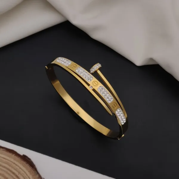 Golden_Crystal_Nail_Bracelet_For_Women