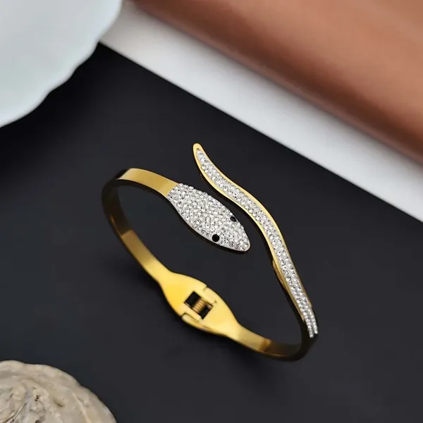 Golden_Classic_Snake_Bracelet_For_Women