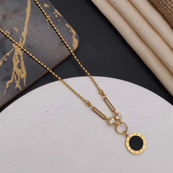 Golden_Roma_Luxe_Pendant_Chain_For_Women