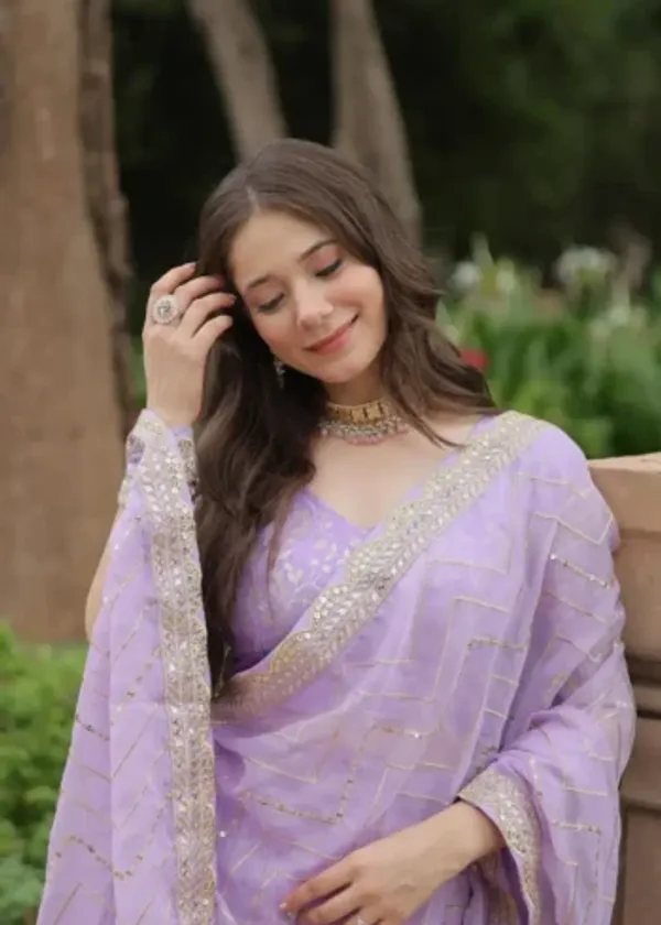 Jequard_Lehenga--Crafted_On_Delicate_Viscose_Dayble_Jequard_Fabric_LEHENGA_CHOLI_