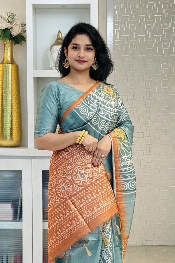 Grey_Tussar_Silk_Digital_Print_Saree_For_Women