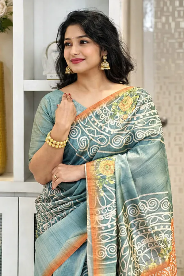 Grey_Tussar_Silk_Digital_Print_Saree_For_Women