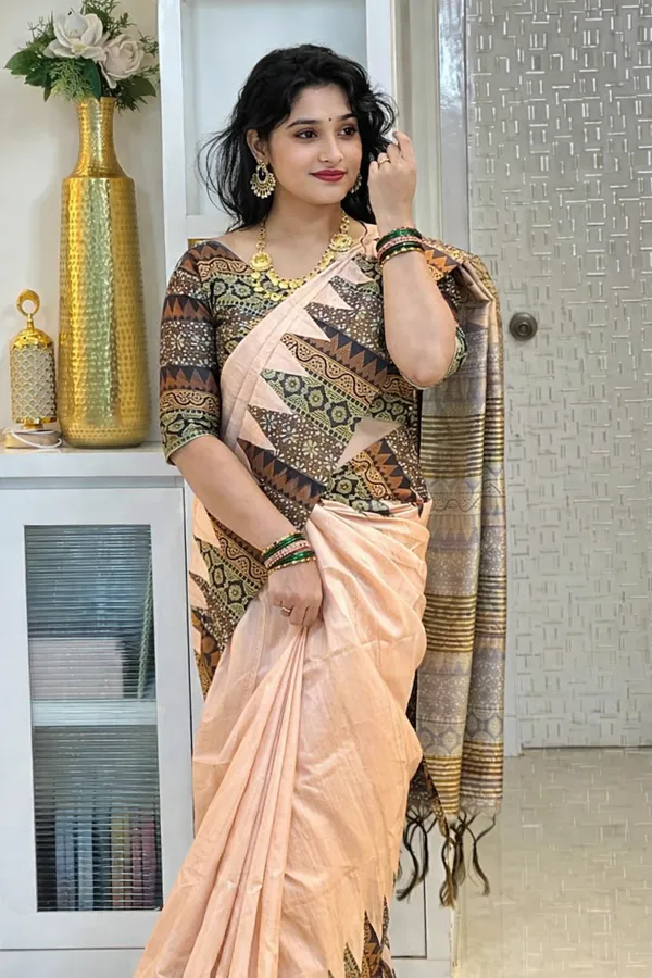 Black_Tussar_Silk_Digital_Print_Saree_For_Women